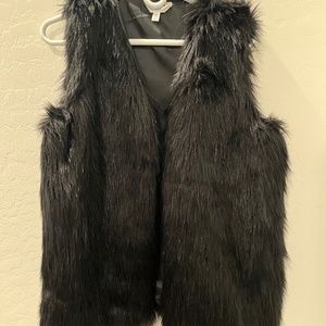 Time & Tru Black Faux fur vest size 8-10 Medium